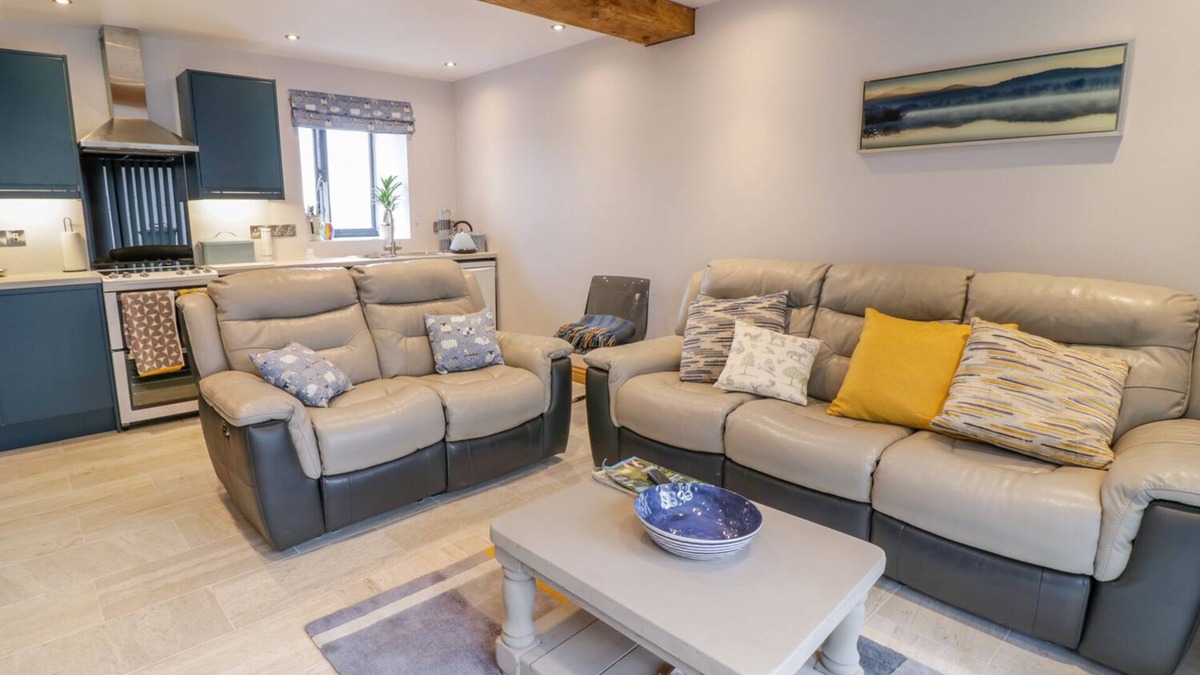 Caersws House | 7EVERN @ PORTH FARM, pet friendly, with a garden in Caersws