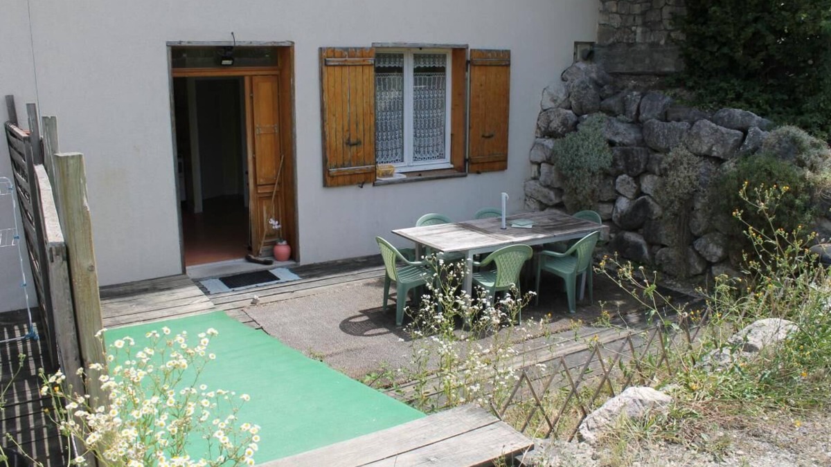 Apremont House | 7km from Chambéry, the historic capital of the Dukes of Savoy and a city of "Art & History". Primary situation