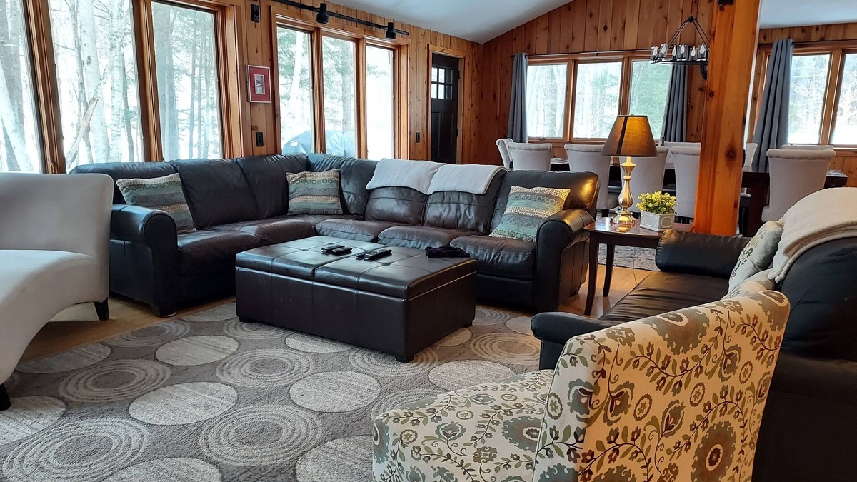 Jackson House | 7mins to Storyland, hot tub, 20mins to Conway! Ski and hike for year round fun!