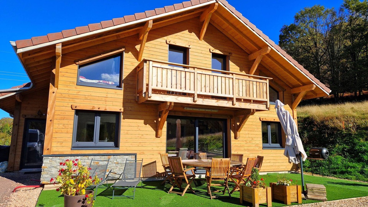 Anould Ski Chalet | 7pers chalet with petanque court, sauna, table soccer