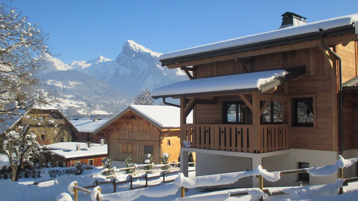 Morillon Ski Chalet | 8/10 * Chalet located in the town center 200m from the gondola and slopes