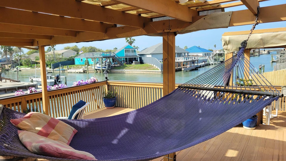 Corpus Christi Condo | 8/4 Island Waterfront 2 Kit Private Pool 2 Hot Tub