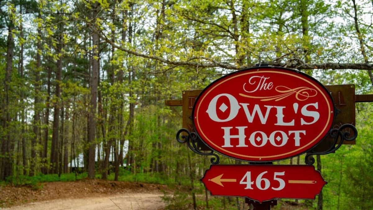 Eureka Springs Cabin | 8>8>The Owls Hoot<8<8