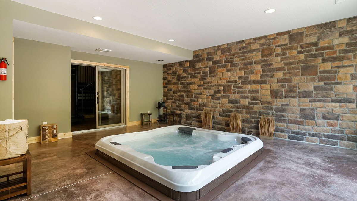 Logan House | 8 acre private getaway with indoor hot tub and steam sauna