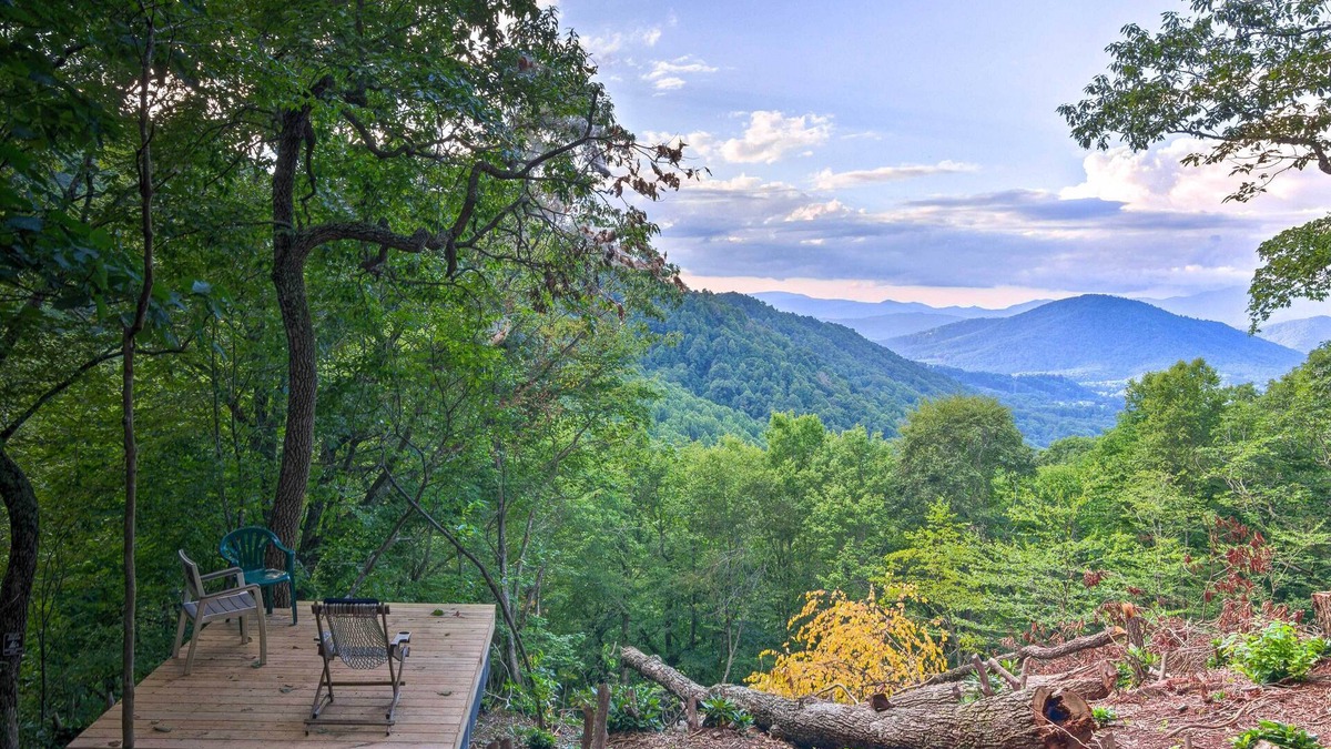 Spruce Pine Cabin | 8 Acres + Hiking Trails: Little Switzerland Escape
