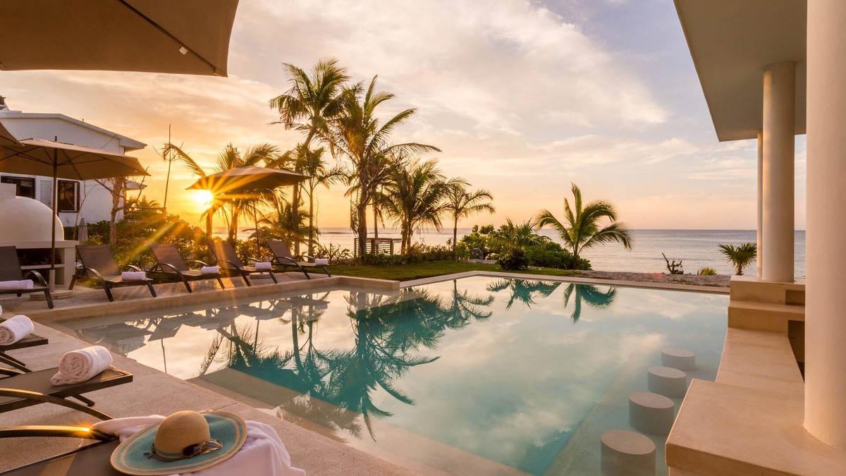 Akumal Villa | 8 BDR BEACH FRONT VILLA- PRIVATE CHEF- RETREATS- WEDDINGS-FAMILY GATHERINGS-GOLF