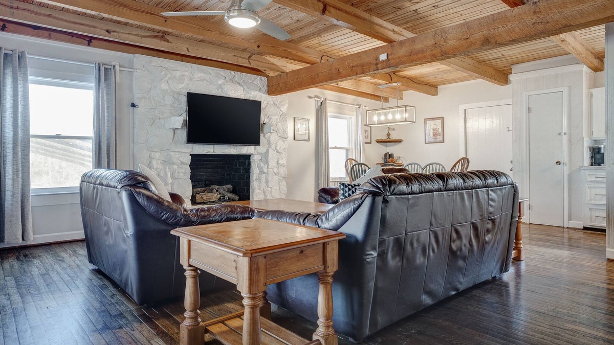 McCalla Cabin | 8 Bed Cabin, between Tuscaloosa and Bham, Close to Golf Courses