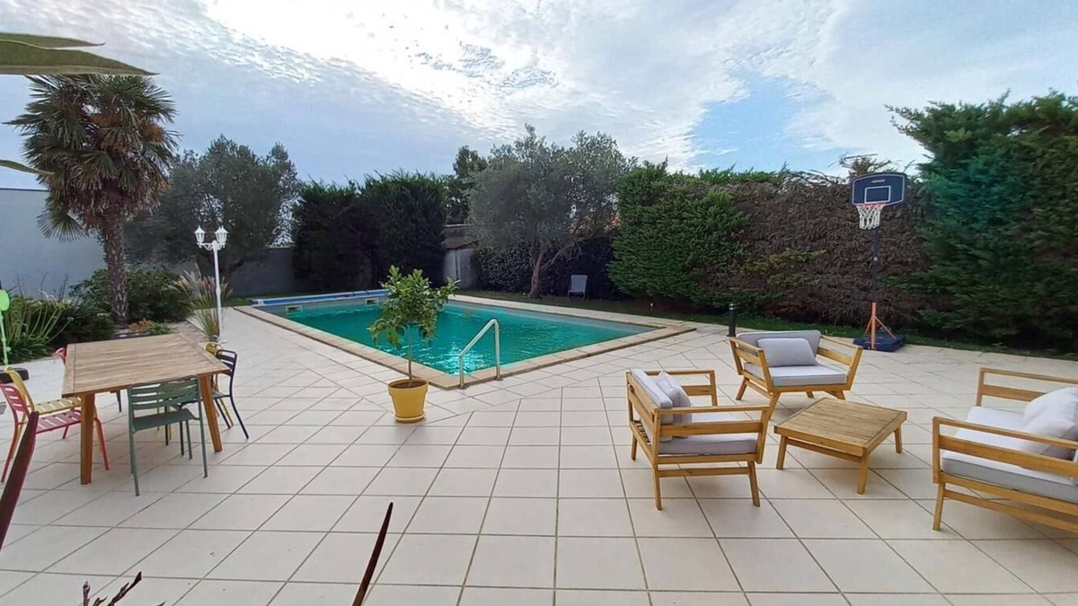 Puilboreau House | 8-bed house with pool 10 min from La Rochelle town center