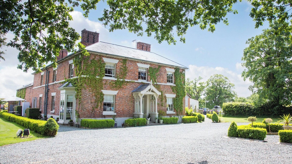 Horseman's Green Cottage | 8 bedroom accommodation in Horsemans Green