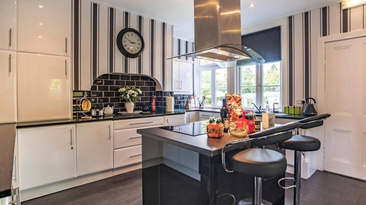 Gordon Cottage | 8 bedroom accommodation in Gordon, near Kelso