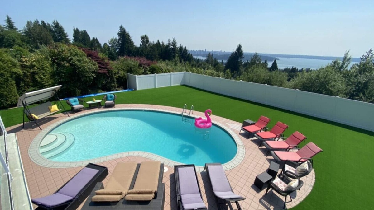 West Vancouver House | 8 bedrooms,12 beds with amazing view & pool in Vancouver