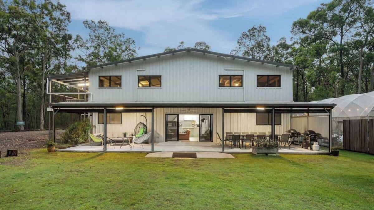 Sheldon House | 8 bedrooms 4 bath for 20+ near Mt Cotton