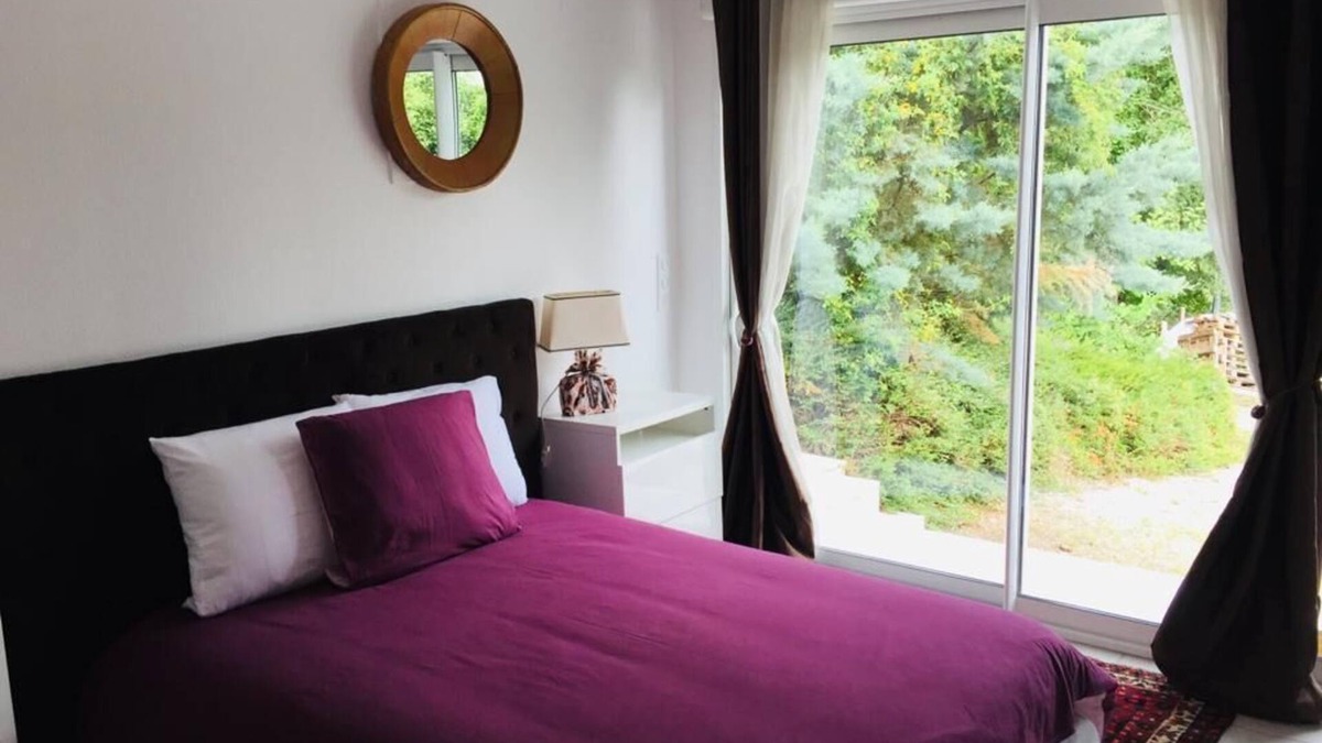 Chateau-Renard House | 8 bedrooms/6-seater jacuzzi/petanque/billiards/babyfoot 1h30 from Paris
