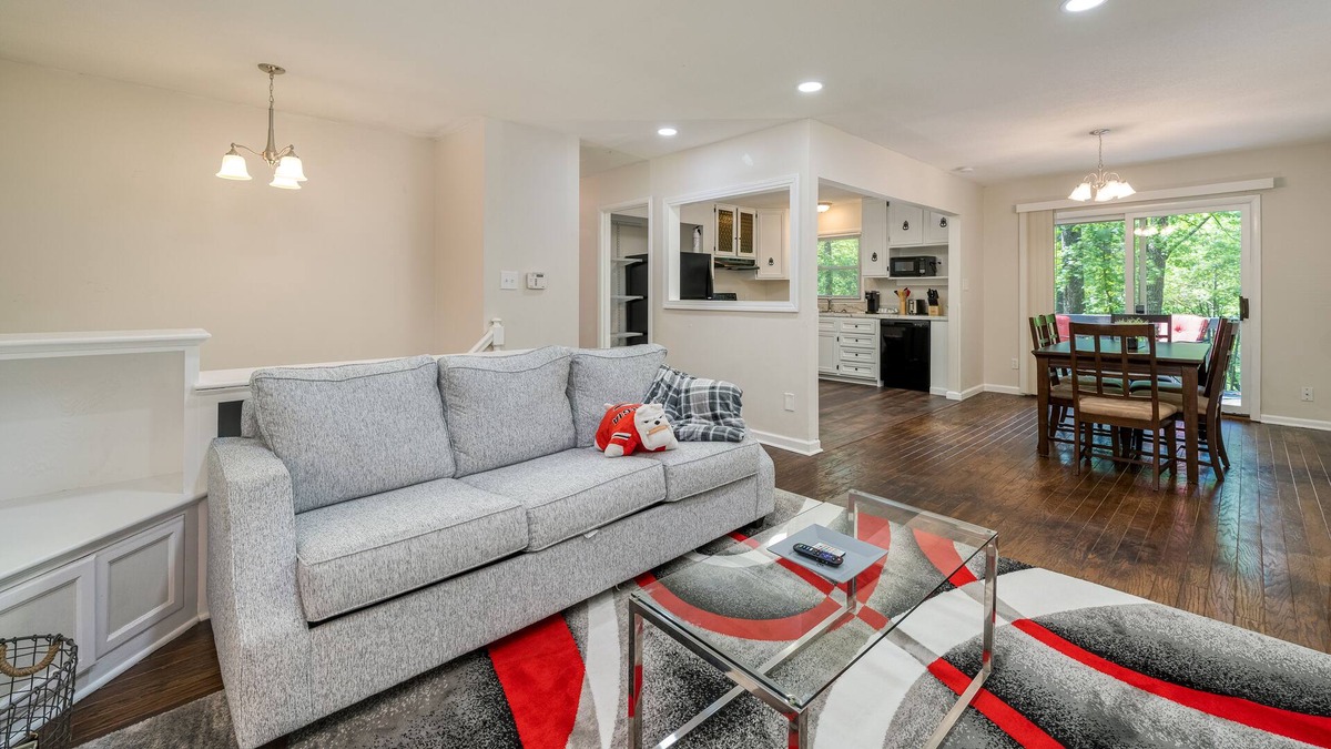 Athens House | 8 Beds | Ping Pong Table | 5 Miles to UGA