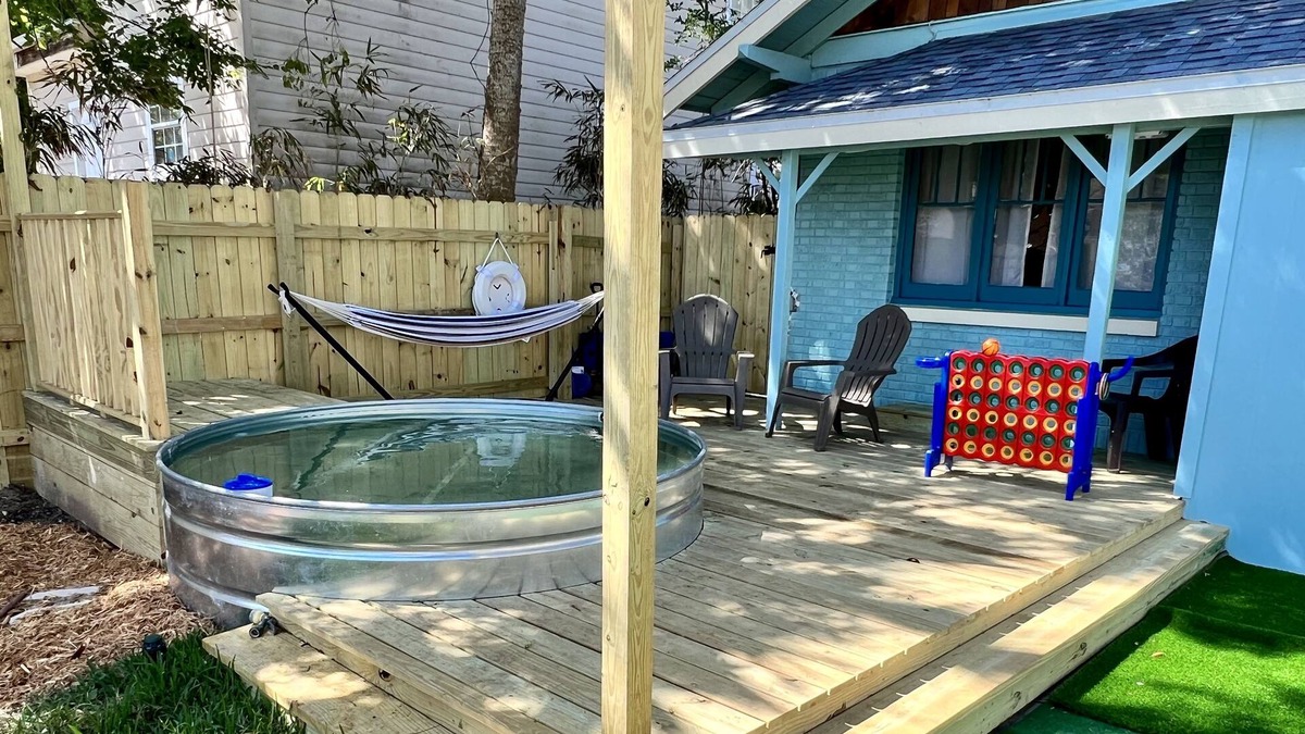 Smith's Memento House | 8 beds! Steps to Ocean Center | Cowboy Pool | Beach