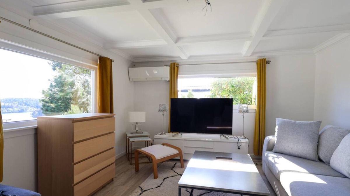 Molnlycke Apartment | 8 Beds Workers Dream Home - Free Parking - Wifi