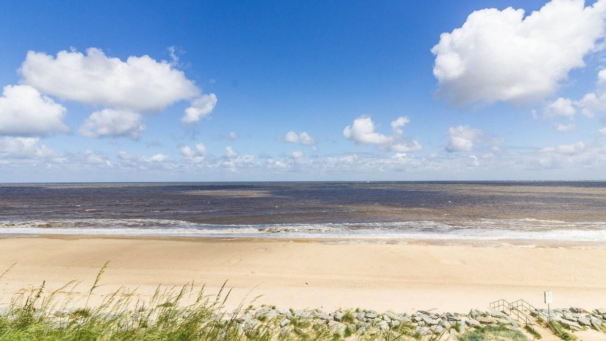 Scratby House | 8 berth dog friendly caravan in Summerfields holiday in Norfolk ref 19160S