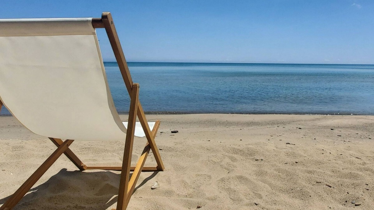 Applegate Resort | 8 Cottages with - The Perfect Beachfront Property for LARGE groups