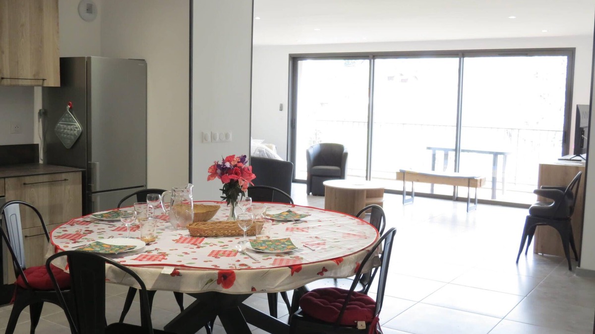 Albiez-le-Vieux Apartment | ☆ 8-guest apartment in Albiez with large balcony