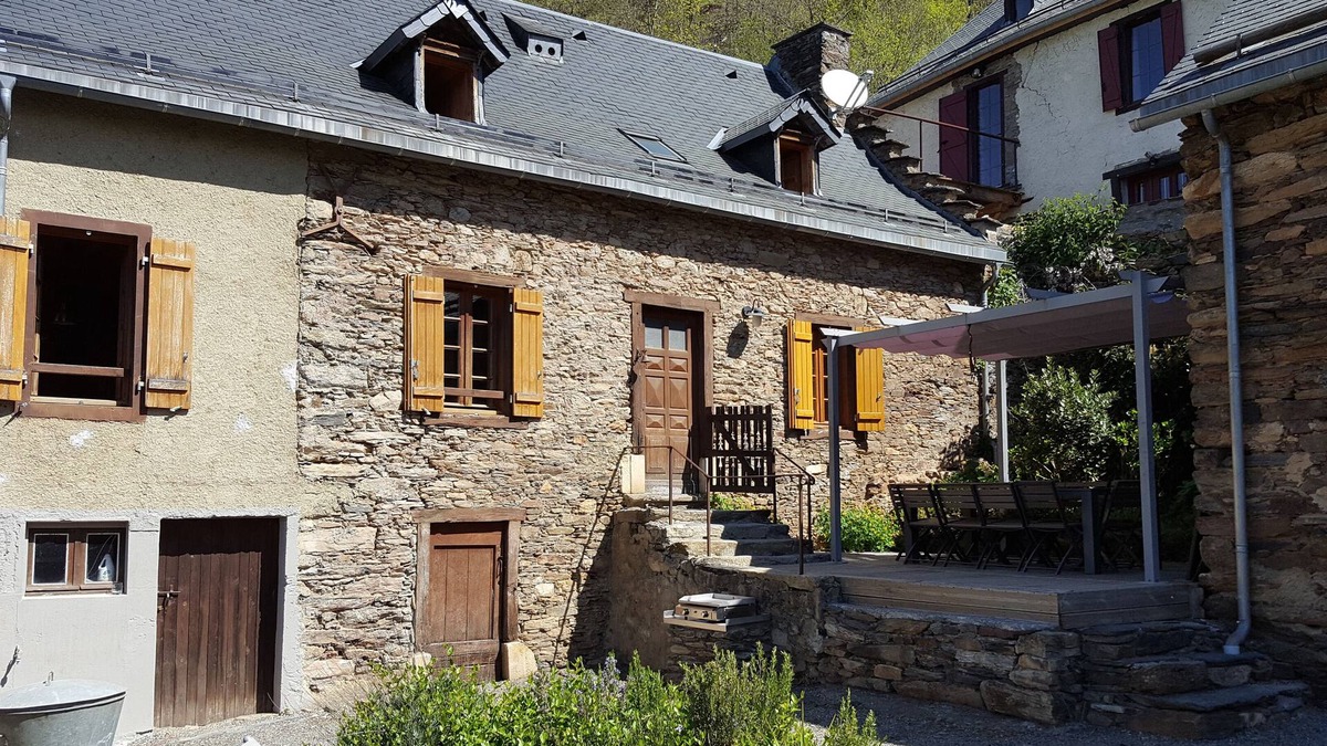 Baren Cottage | 8 kilometers from Luchon - Gîte De La Prade 10 people, 3 Epis with swimming pool