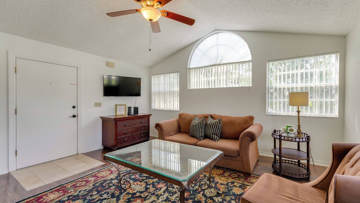 Kissimmee Condo | 8 Mi to Disney: Resort-Style Condo w/Pool Access