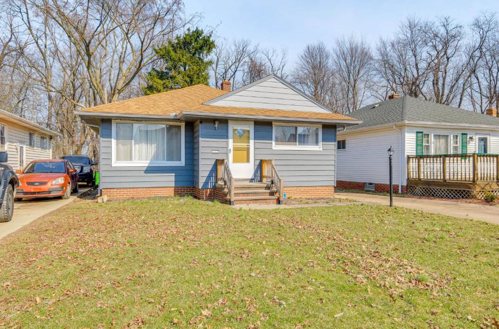 Garfield Heights House | 8 Mi to Dtwn Cleveland Quiet Home with Fenced Yard