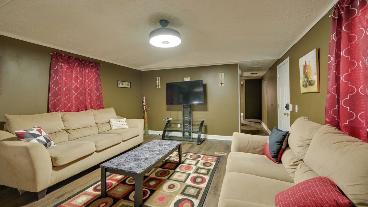 Crisp House | 8 Mi to Dtwn Greenville: Bethel Home w/Yard