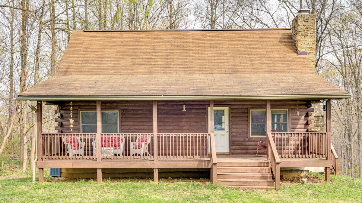 Unionville Cabin | 8 Mi to IU: Cabin w/Reading Nook, Fire Pit & Yard