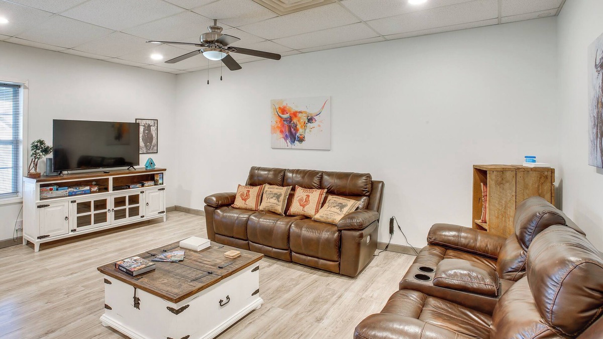 Portland Condo | 8 Mi to Kentucky Downs: Quiet Getaway w/Patio