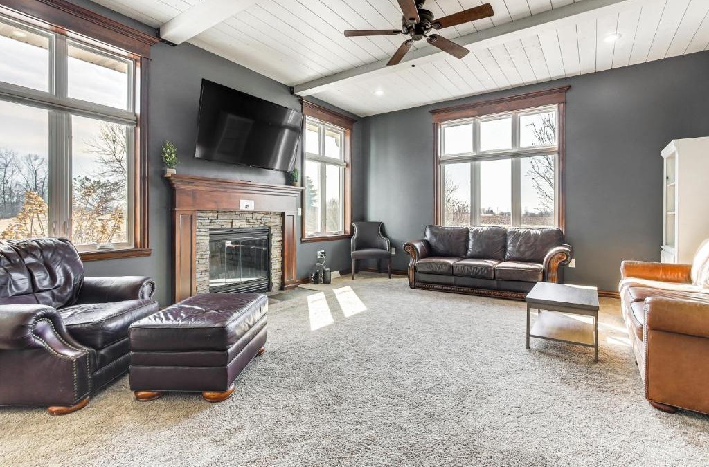 De Pere House | 8 Mi to Lambeau Field Family Home in De Pere!