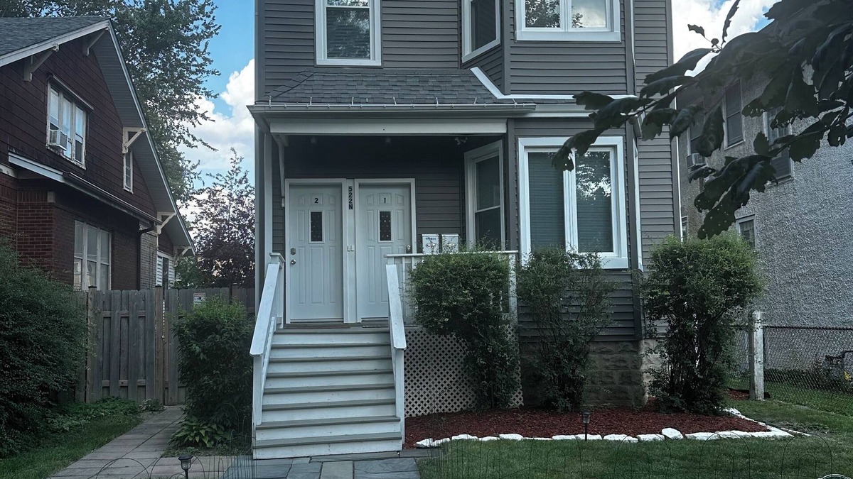 Oak Park Apartment | 8 MILES FROM DOWNTOWN CHICAGO!