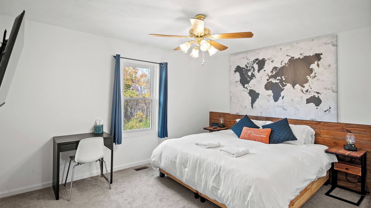 Williamstown House | 8 min to Ark, Playroom, Sleeps 12 on Quiet Street