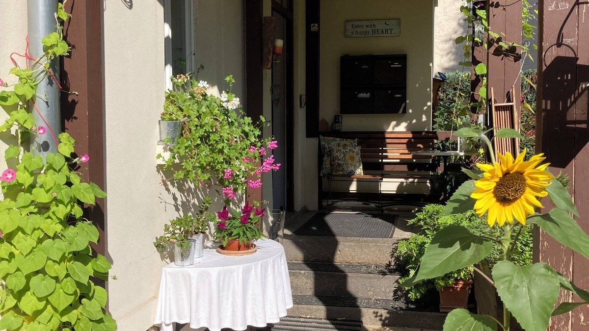 Eutritzsch Apartment | 8 min to the city, apartment for up to 7 people, 4 rooms, 94m², terrace in the countryside