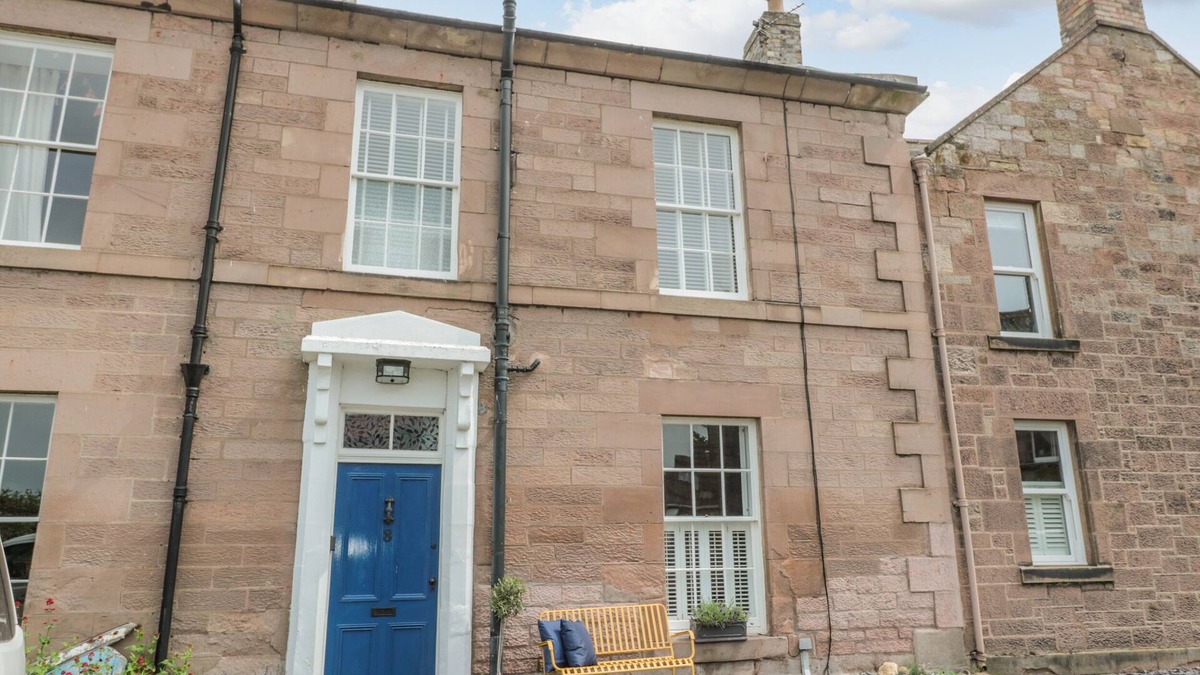 Norham Cottage | 8 PEDWELL WAY, pet friendly, country holiday cottage in Norham