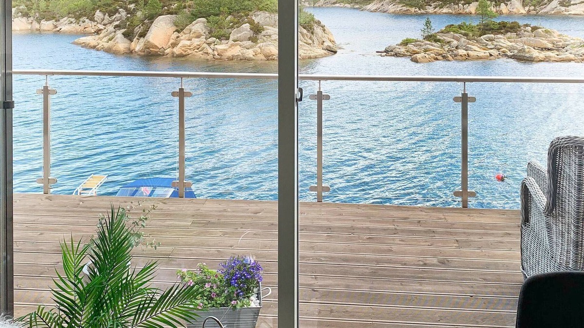 Bomlo House | 8 person holiday home in Urangsvåg
