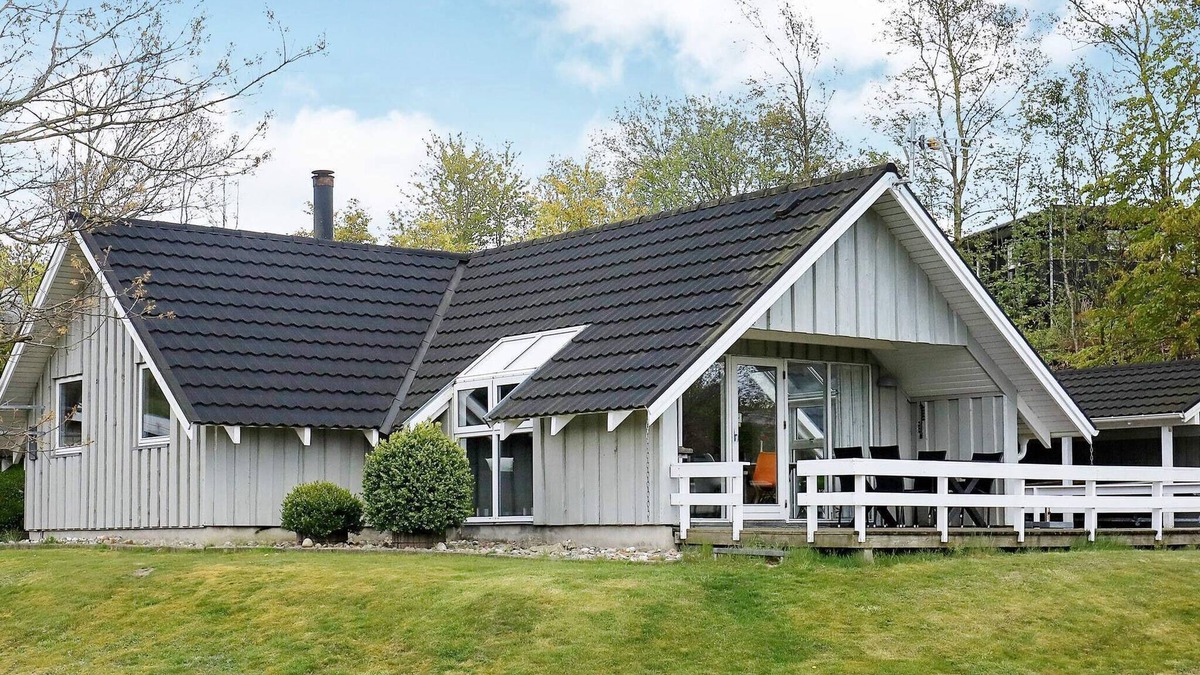 Lihme House | 8 person holiday home in Spøttrup-By Traum