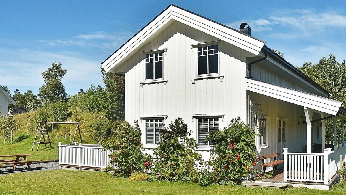 Oksvoll House | 8 person holiday home in Oksvoll