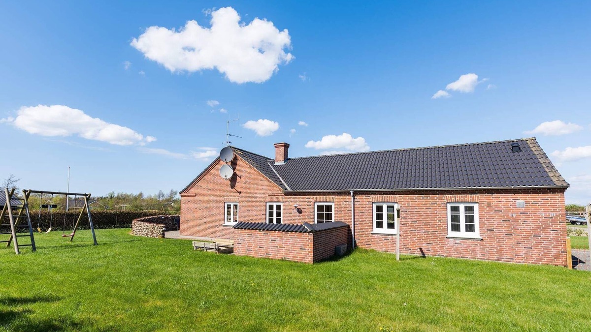 Skaven Strand House | 8 person holiday home in Tarm