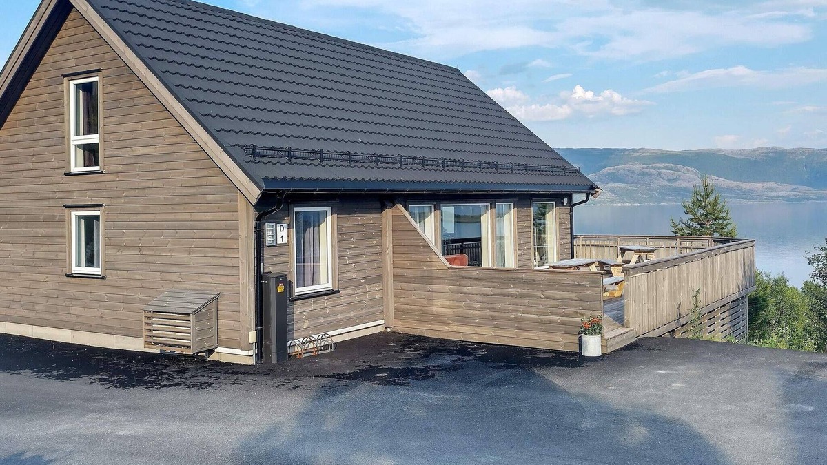 Leka House | 8 person holiday home in Leka