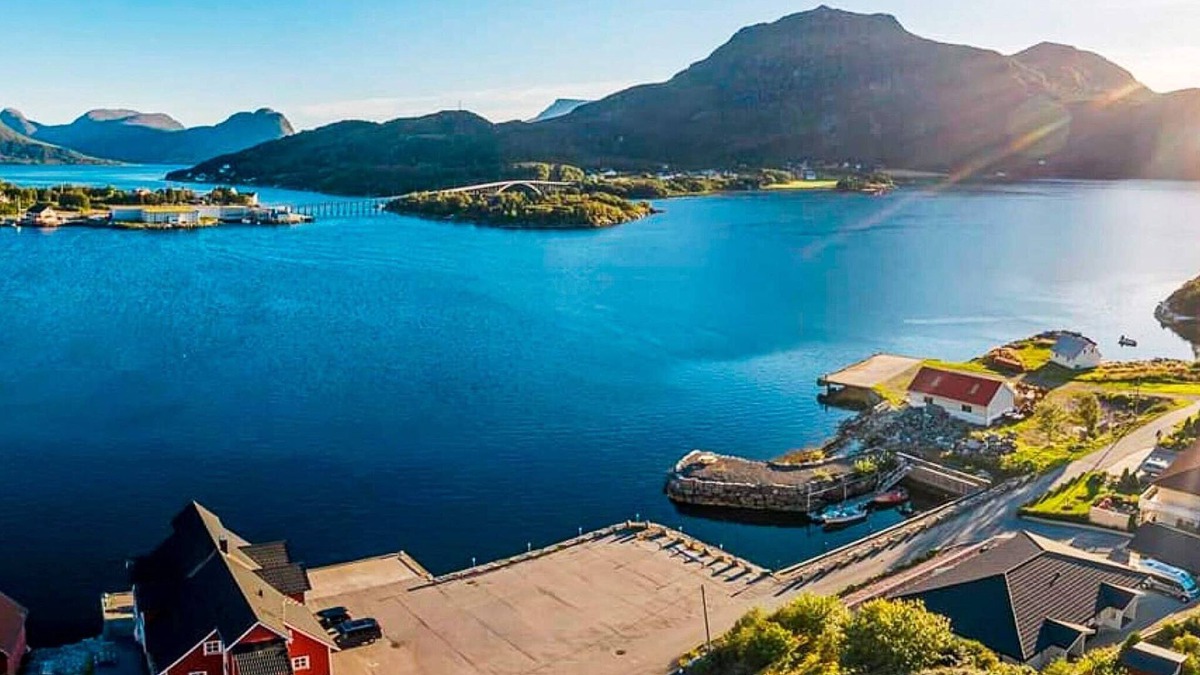 Midsund Municipality House | 8 person holiday home in MIDSUND