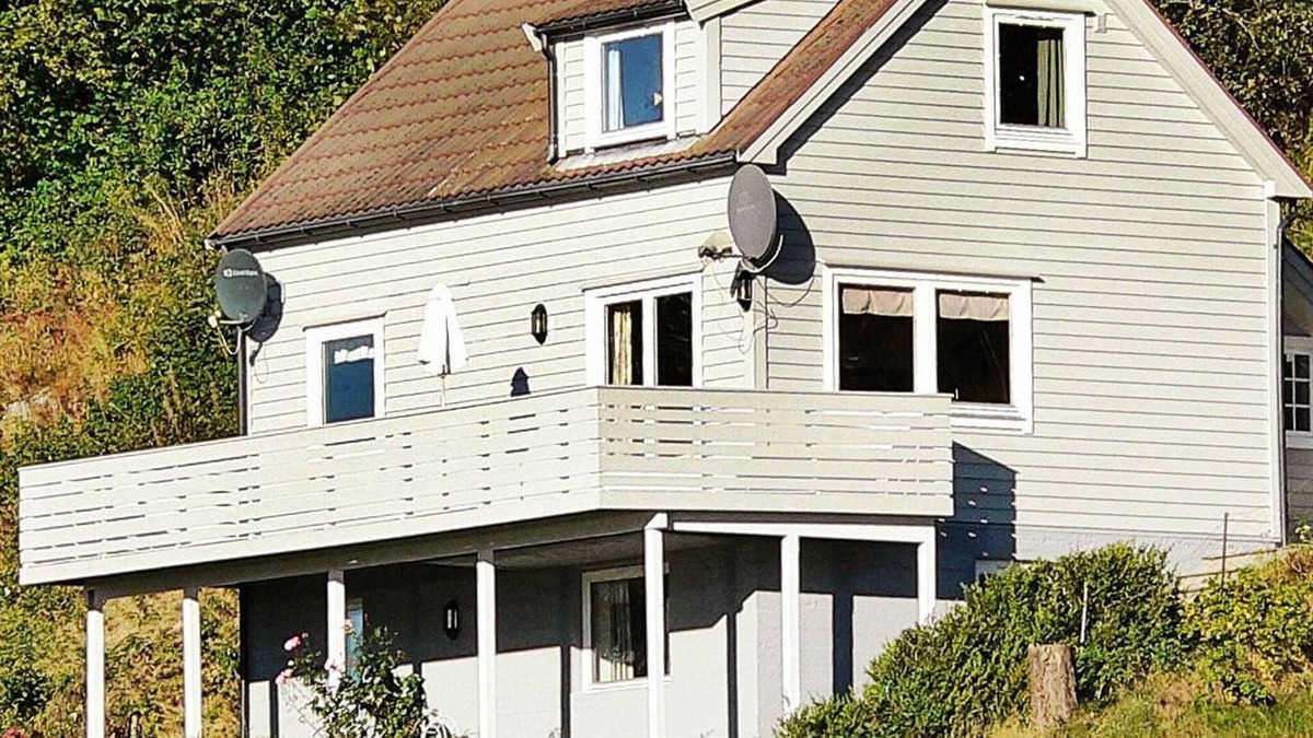 Hyllestad House | 8 person holiday home in Sørbøvåg