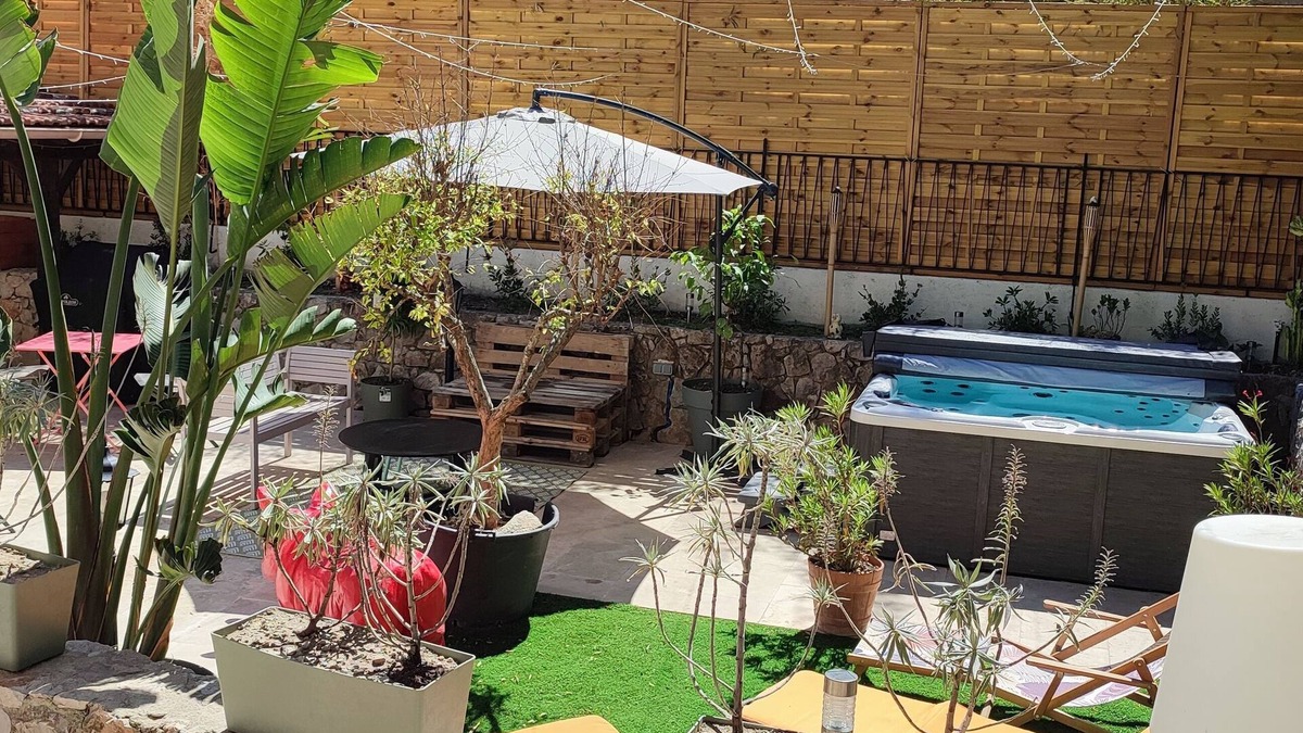 Saint Pierre de Feric Condo | 8 Personnes/2 Magnifiques Appartements Dans une Villa Avec Jacuzzi Idéal Situé