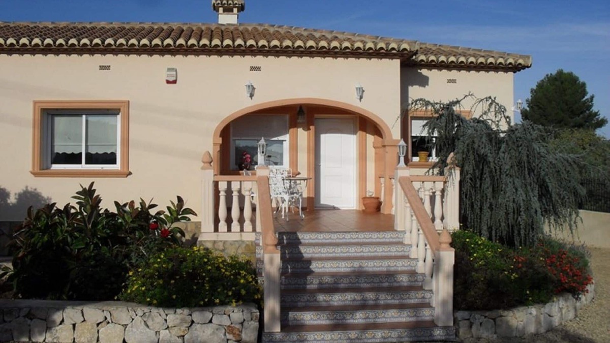 Jalon Villa | 8 PERSONS WITH PRIVATE POOL OUTSIDE BBQ ALL VERY LUXURIOUS.