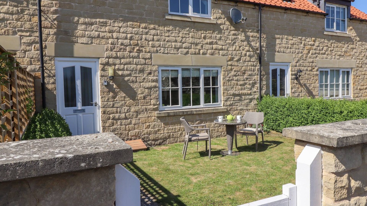 Helmsley Cottage | 8 POTTERGATE MEWS, family friendly in Helmsley