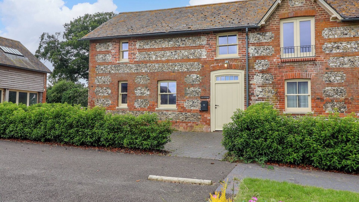 Bowerchalke House | 8 ROOKHAYE, pet friendly, character holiday cottage in Salisbury
