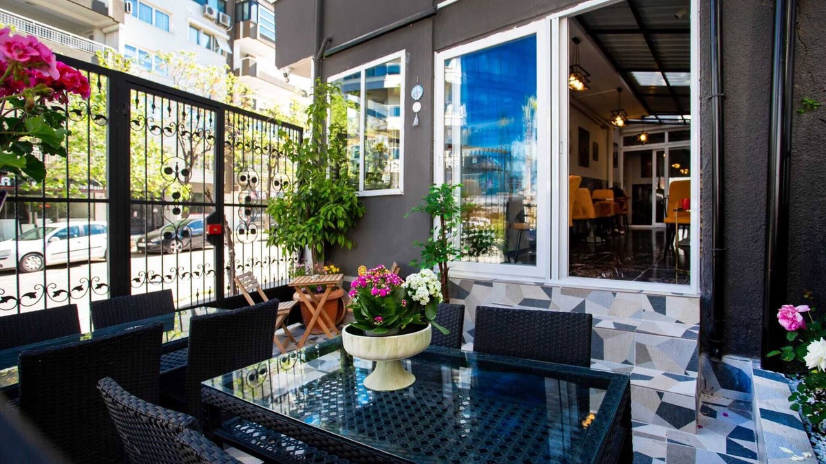 Balcova Apartment | 8 Rooms House
