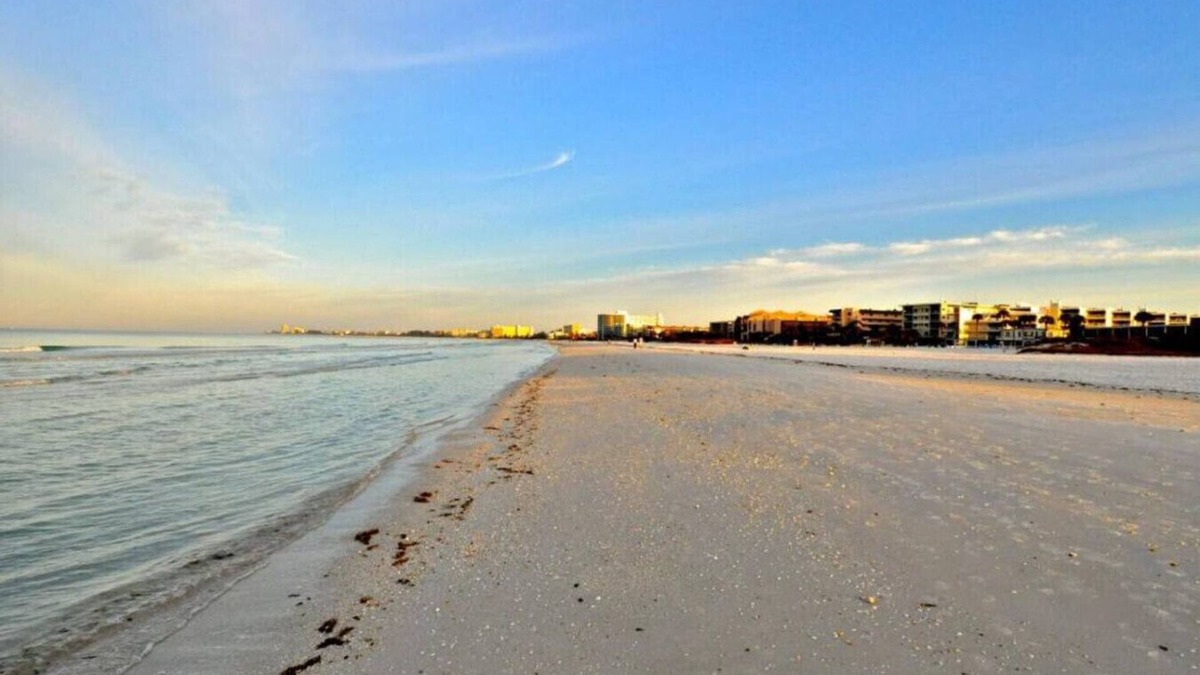 Siesta Key Hotel | #8-TwinPalms-King Studio Suite