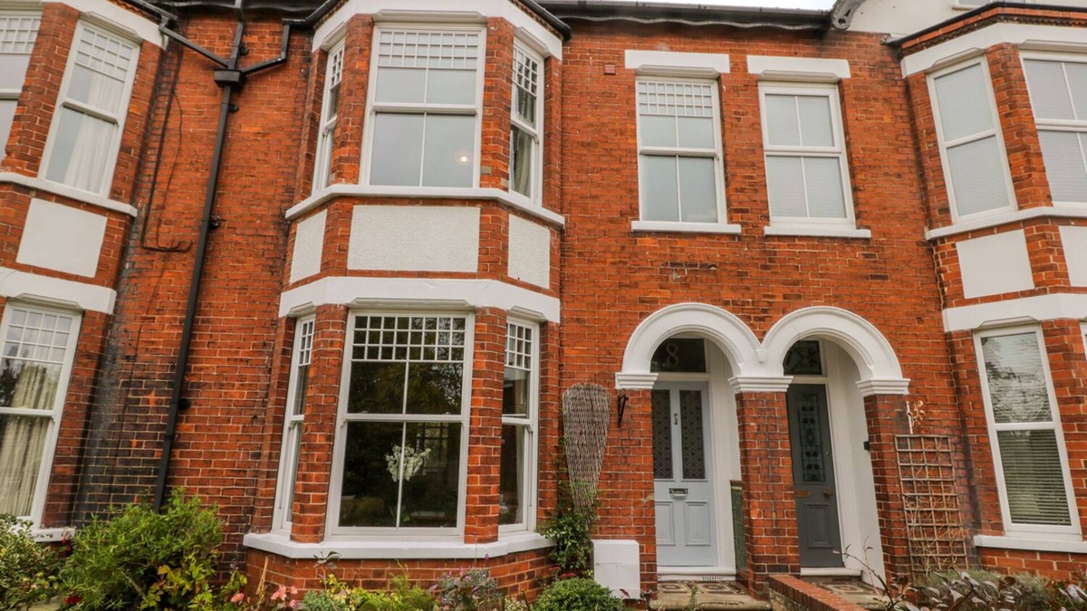 Hornsea Cottage | 8 WILTON ROAD, pet friendly, character holiday cottage in Hornsea