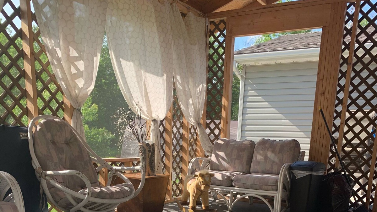 Traverse Bay House | 80 Acre Woods - 5 min walk to beach.