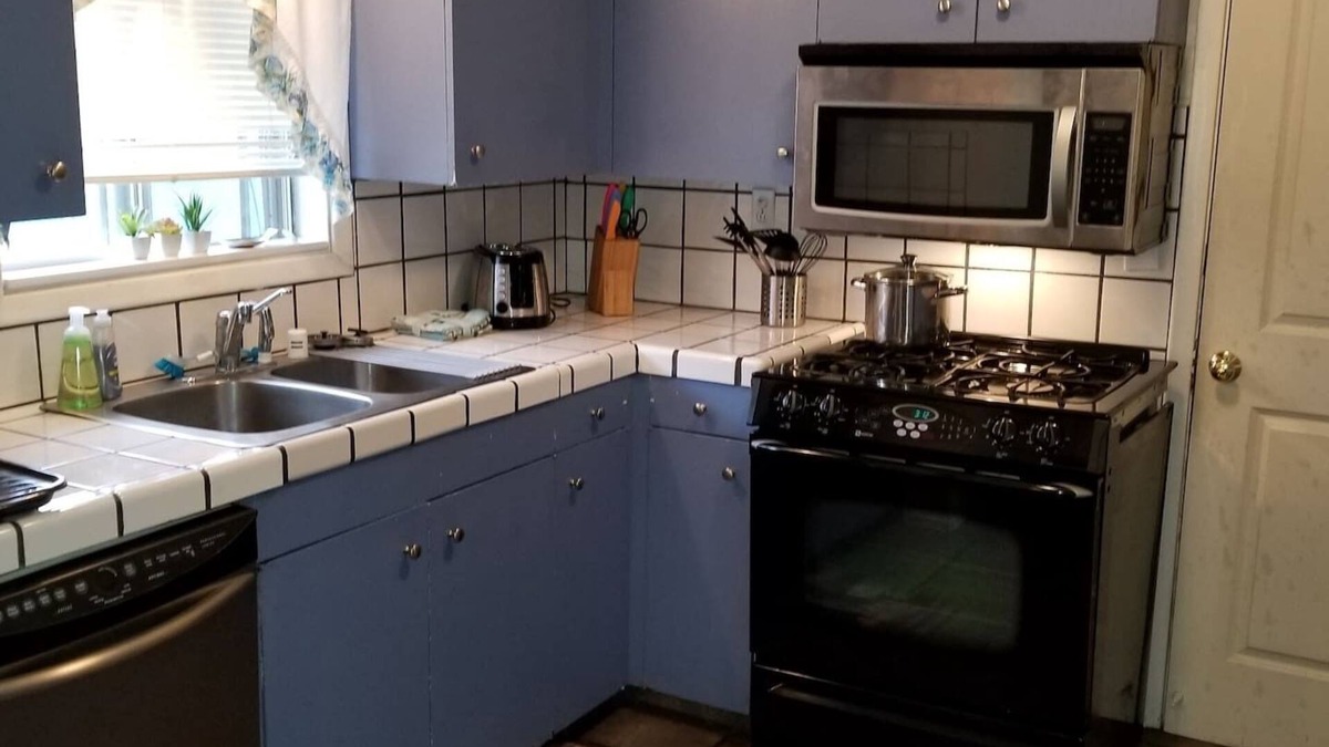 Klamath Falls House | 80+Day Stay⭐Smarthouse HDTV | 2 Kings + Queen |BBQ Firepit Patio Set | Keurig